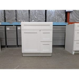 30 DRAWER RIGHT WHITE SHAKER FEET VANITY